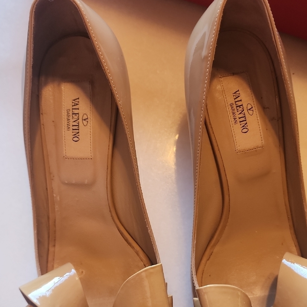 Valentino Nude Patent Leather Bow Pumps – Size 39 - Picture 7 of 9